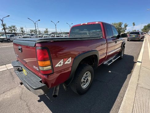 Used 2005 GMC Sierra 2500 SLE w/ Heavy-Duty Power Package AWD/4WD image 4