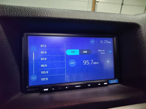 Used 2004 Chevrolet SSR w/ Preferred Equipment Group image 34