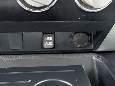 Used 2019 Toyota Tundra SR5 w/ SR5 Upgrade Package AWD/4WD image 16
