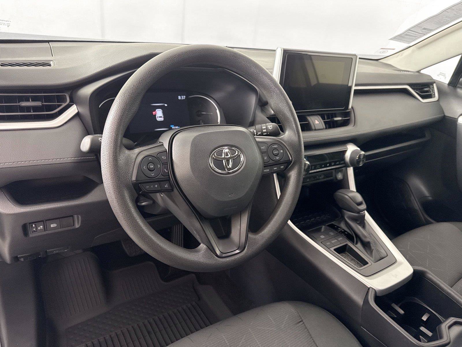 Certified 2025 Toyota RAV4 XLE FWD image 4