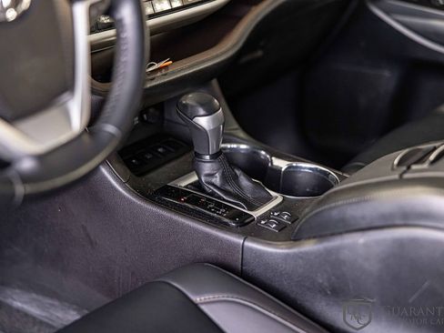 Used 2019 Toyota Highlander XLE AWD/4WD image 23