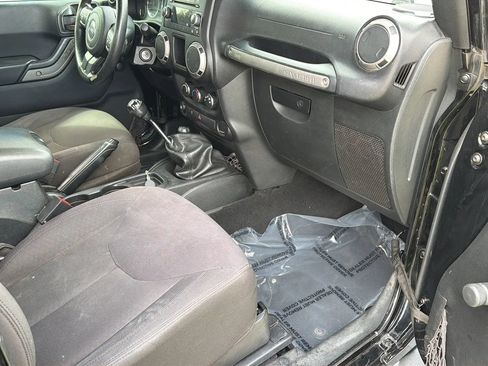 Used 2015 Jeep Wrangler Sport image 15