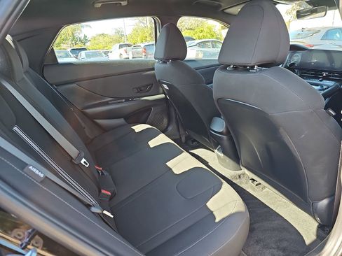 Certified 2025 Hyundai Elantra SEL image 11