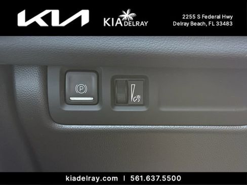 Used 2024 Cadillac XT4 Luxury w/ Cold Weather Package FWD image 27