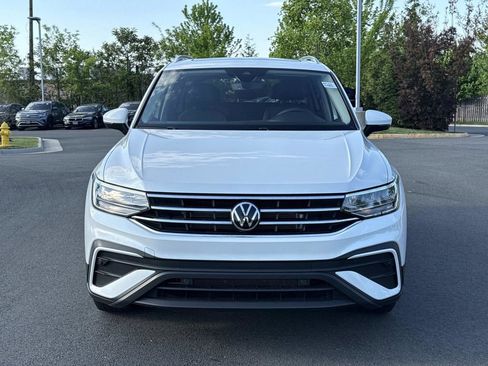 Used 2023 Volkswagen Tiguan SE w/ Panoramic Sunroof Package FWD image 7