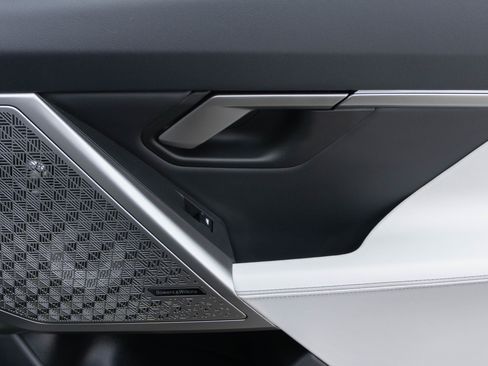 Used 2025 BMW M5 w/ Carbon Package image 36