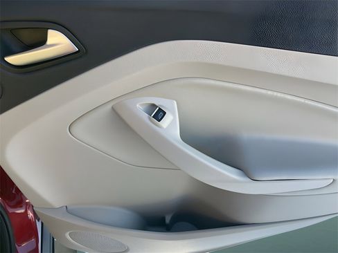 Used 2018 Ford Escape Titanium w/ Ford Safe & Smart Package image 44