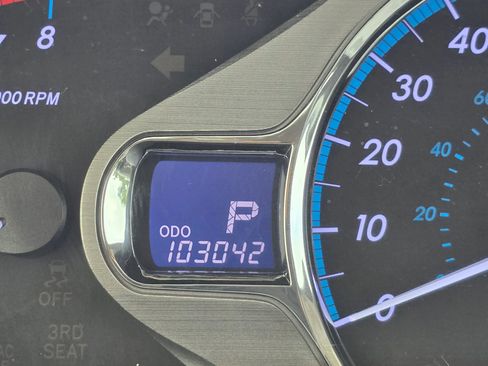 Used 2013 Toyota Sienna XLE FWD image 32