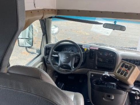 Used 2001 Chevrolet Express 3500 image 18