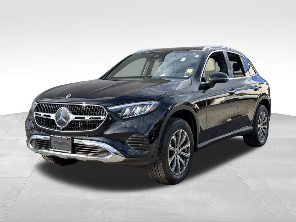 Used 2023 Mercedes-Benz GLC 300 4MATIC image 3