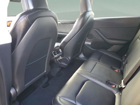 Used 2025 Tesla Model Y Long Range image 8