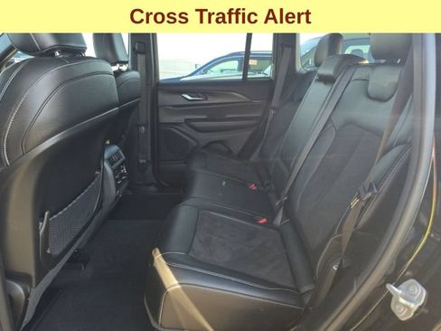 Used 2023 Jeep Grand Cherokee Altitude AWD/4WD image 11