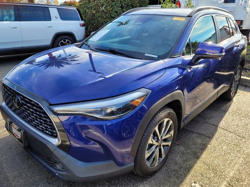 Used 2023 Toyota Corolla Cross XLE image 1