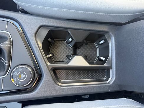 Used 2023 Volkswagen Taos SE w/ Panoramic Sunroof Package image 34