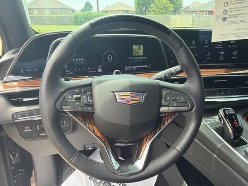 Certified 2024 Cadillac Escalade ESV Premium Luxury w/ Performance Package AWD/4WD image 15