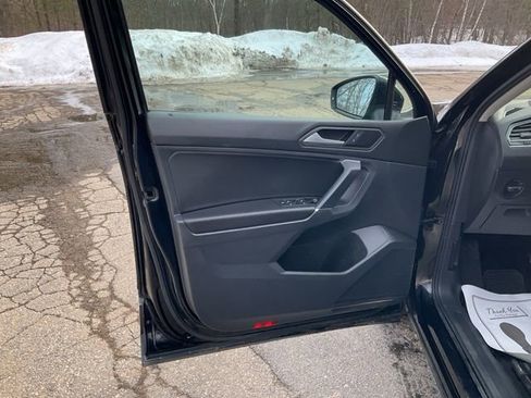 Used 2020 Volkswagen Tiguan SE image 14