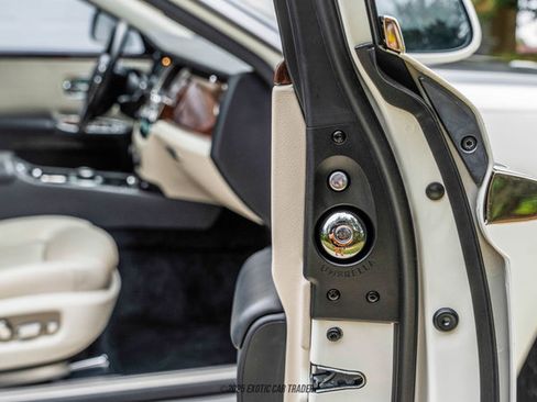 Used 2015 Rolls-Royce Ghost image 31