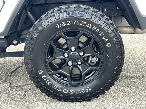 Certified 2022 Jeep Gladiator Willys image 7