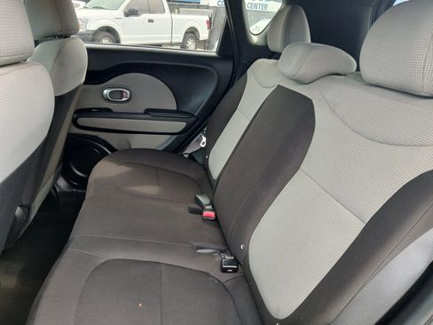 Used 2018 Kia Soul FWD image 17