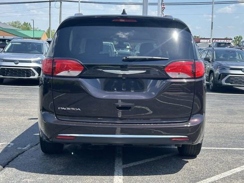 Used 2017 Chrysler Pacifica Touring-L Plus FWD image 6
