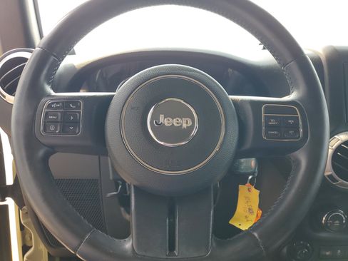 Used 2013 Jeep Wrangler Unlimited Sahara w/ Connectivity Group AWD/4WD image 11