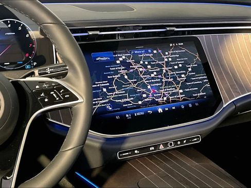 New 2026 Mercedes-Benz E 350 4MATIC Sedan image 8