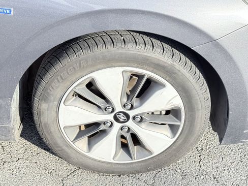 Used 2019 Hyundai Ioniq Limited image 28