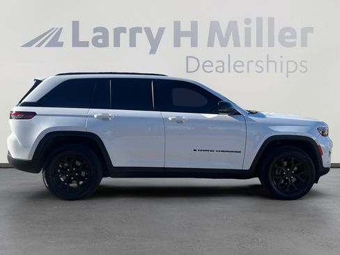 Used 2025 Jeep Grand Cherokee Altitude image 6