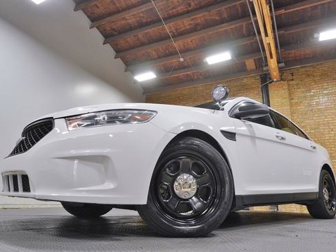 Used 2018 Ford Taurus Police Interceptor AWD image 3