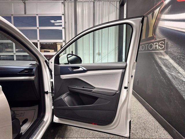 Used 2024 Volkswagen Taos SE FWD image 26