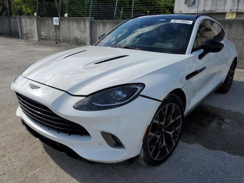 Used 2021 Aston Martin DBX image 2