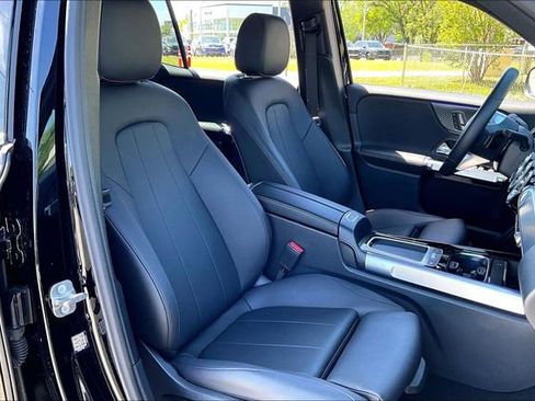 Used 2025 Mercedes-Benz GLB 250 image 30