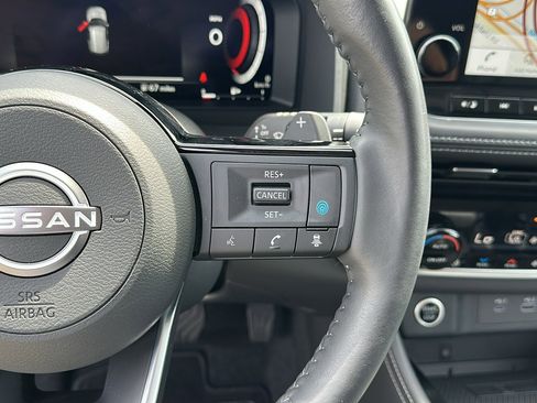 Used 2022 Nissan Rogue Platinum w/ Head-Up Display Package image 17