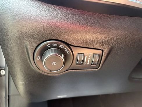 Used 2022 Jeep Compass Latitude FWD image 24
