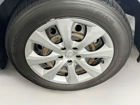 Used 2021 Toyota Corolla LE FWD image 11
