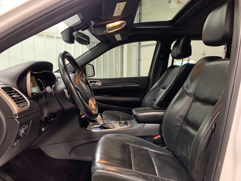 Used 2017 Jeep Grand Cherokee Limited AWD/4WD image 15