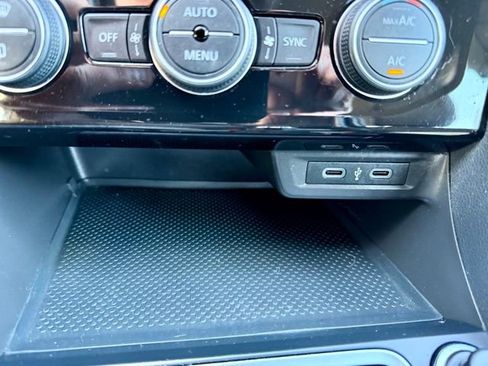 Used 2020 Volkswagen Jetta GLI FWD image 34