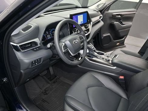 New 2026 Toyota Highlander Platinum AWD/4WD image 4