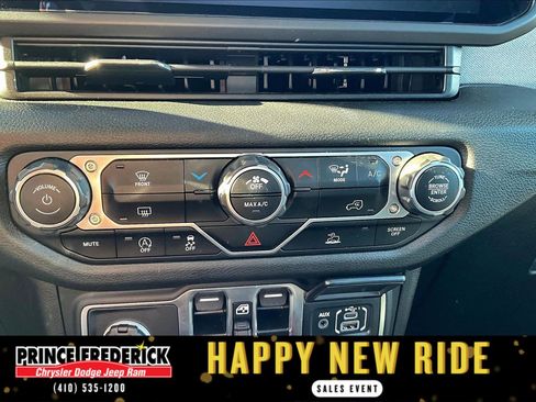 Used 2024 Jeep Gladiator Sport image 28