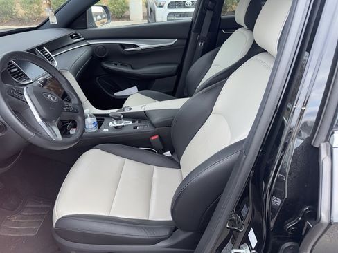 Used 2023 INFINITI QX55 Luxe w/ Cargo Package image 7