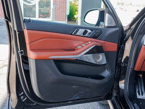 Certified 2025 BMW X7 M60i image 9