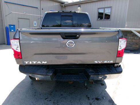 Used 2019 Nissan Titan SV AWD/4WD image 2
