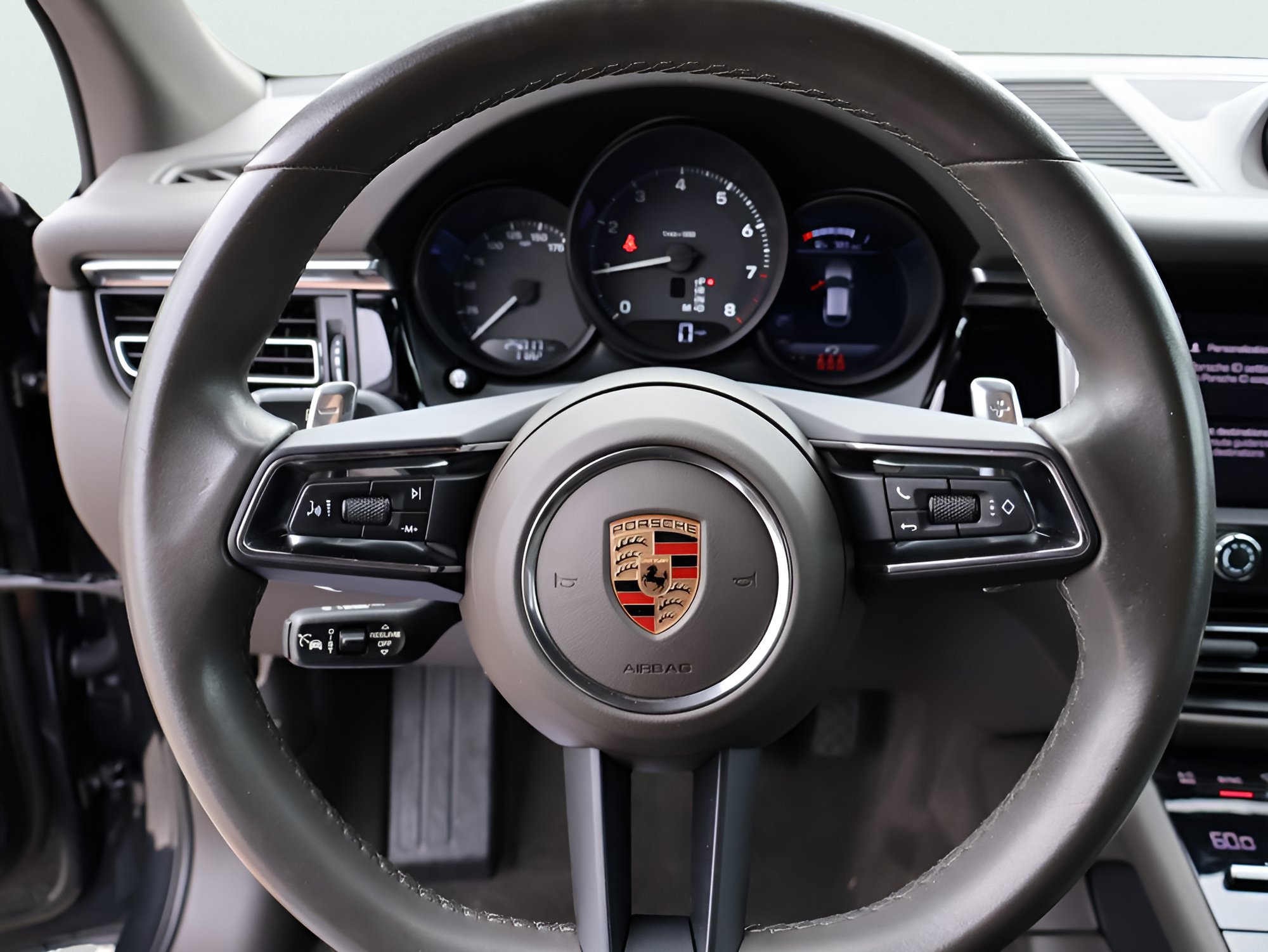 Certified 2024 Porsche Macan AWD/4WD image 28
