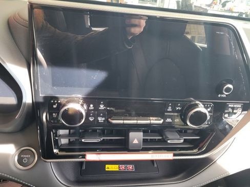 New 2026 Toyota Highlander Platinum AWD/4WD image 21