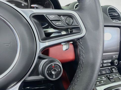 Used 2024 Porsche 718 Boxster RWD image 16