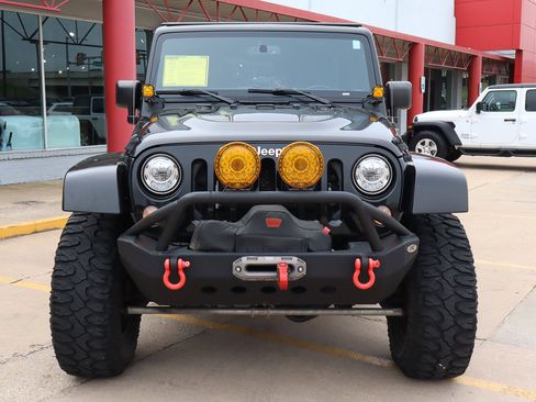 Used 2017 Jeep Wrangler Unlimited Rubicon image 3