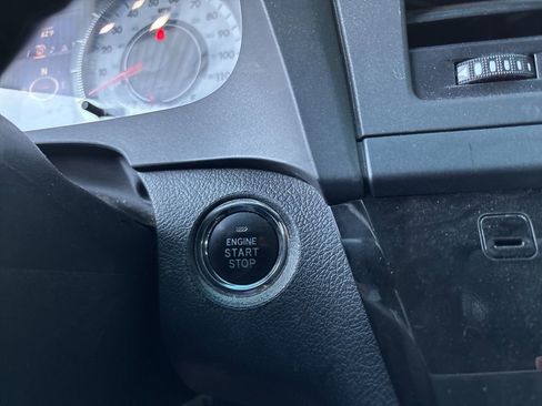 Used 2015 Toyota Sienna SE Premium image 17