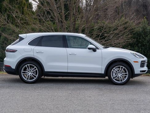 Certified 2023 Porsche Cayenne Platinum Edition AWD/4WD image 9
