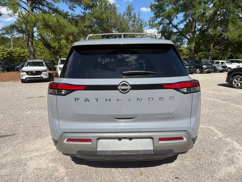 Used 2024 Nissan Pathfinder Platinum FWD image 4