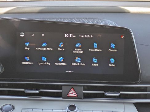 Certified 2025 Hyundai Elantra Limited FWD image 19